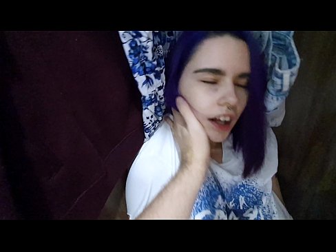 ❤️ 在衣柜里发现我的妹妹并帮助她射精 ️ Russian porn❌❤